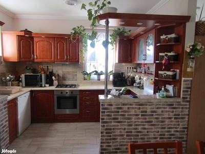 Eladó ház, nappali + 3 szobás, 2 konyhás, garázzsal, - Debrecen, Hajdú-Bihar - Ház