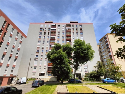 Eladó átlagos állapotú panel lakás - Pécs