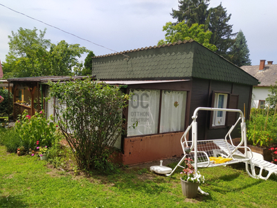 Eladó átlagos állapotú nyaraló - Balatonszemes