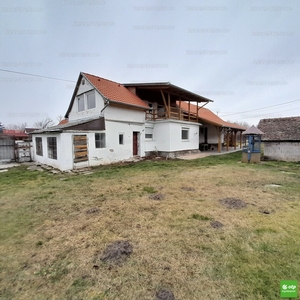 Eladó családi ház - Fadd, Dombori út