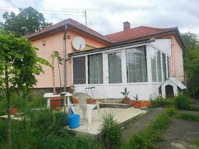 Eladó családi ház - Pécs, Vasas