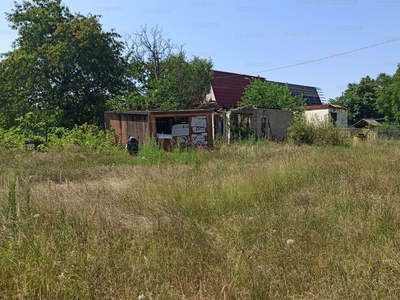 Eladó lakóövezeti telek - Kulcs, Fecske utca 33.