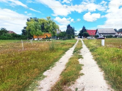 Eladó lakóövezeti telek - Tököl, Leányka utca