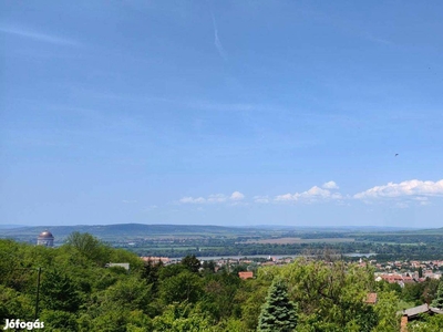 Esztergom Pillangó utca eladó telek és faház