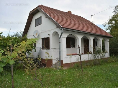 Eladó családi ház - Nádasd, Mályva utca