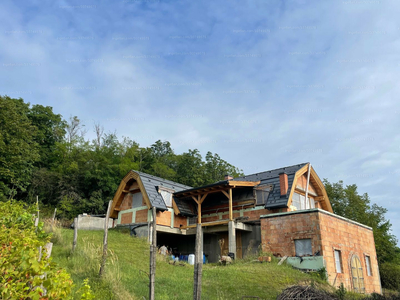 Eladó hétvégi házas nyaraló - Csákvár, Vaskapu dűlő