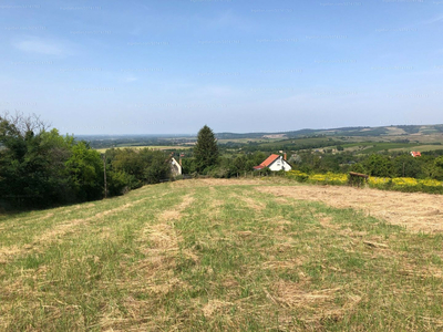 Eladó külterületi telek - Baj, Baji szőlőhegy