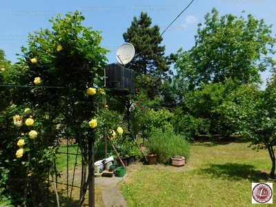 Eladó lakóövezeti telek - Balatonkenese, Üdülőtelep