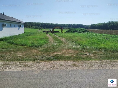 Eladó lakóövezeti telek - Koroncó, Győr-Moson-Sopron megye