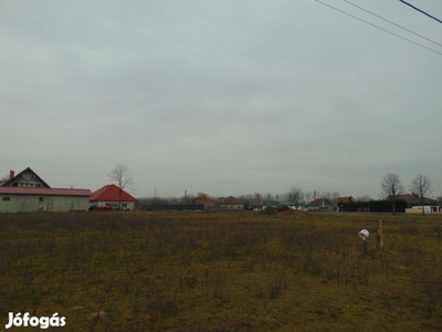 Csévharaszt, 850nm belterületi telek, igény esetén a mellette lévő