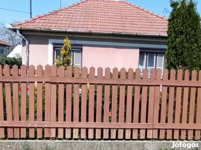 Debrecen Boldogfalvi kertben önálló családi ház eladó.