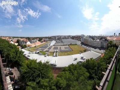 Eladásra kínálok egy panorámás panellakást Debrecen belvárosában