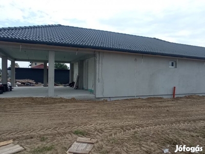 Dabas, Dabas Előd Vezér útja, 170 m2-es, ikerház, 4 szobás, kiváló