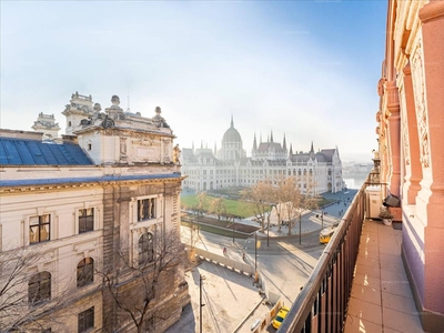 Eladó felújított lakás - Budapest V. kerület