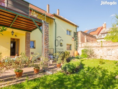 Kétszintes családi ház Pécs Egyetemvárosban eladó