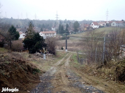 Postavölgyben panorámás telek, kiváló közlekedéssel