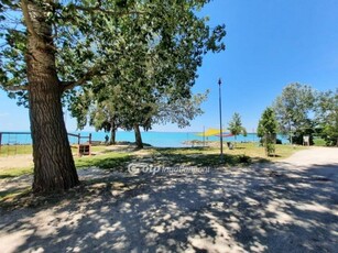 Eladó nyaraló Balatonakarattya, földszint