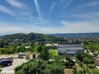 Budaörsön a Hegyalja úton panorámás ház eladó