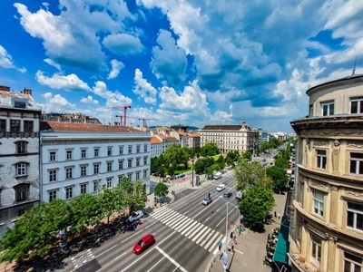 Eladó téglalakás Budapest, VI. kerület, 6. emelet