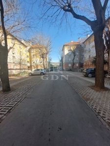 Eladó téglalakás Budapest, X. kerület, Téglagyárdűlő, Olaj utca közelében, 1. emelet