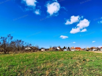 Eladó telek Polgárdi