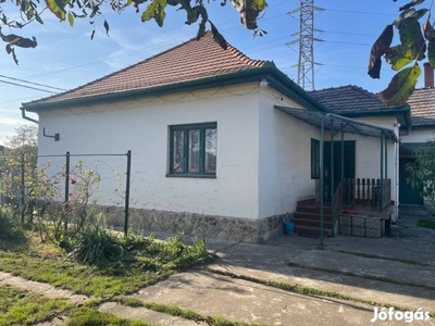 Két lakrésszel rendelkező családi ház Tatabányán