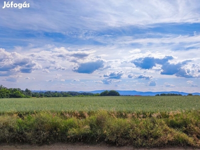 Panorámás telek Csömörön mindenhez közel