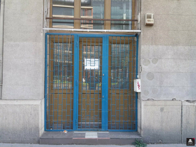 Budapesten IX. 31 m2-es utcafrontos lakás,iroda üzlet eladó