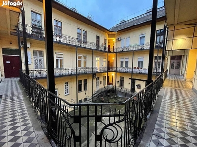 Tágas lakás, elegáns, körfolyosós tégla házban - IV. kerület, Budapest - Lakás