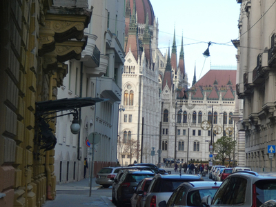 Eladó átlagos állapotú lakás - Budapest V. kerület