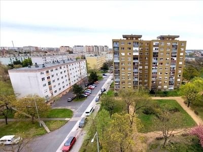 Eladó átlagos állapotú panel lakás - Székesfehérvár