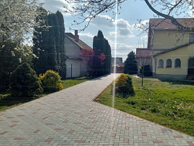 Eladó családi ház - Dombóvár, Kertváros