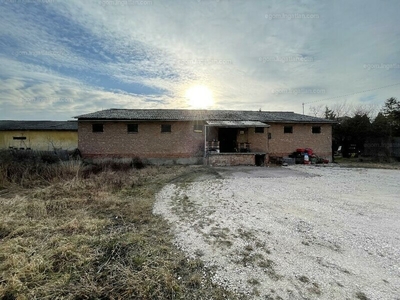 Eladó családi ház - Esztergom, Komárom-Esztergom megye