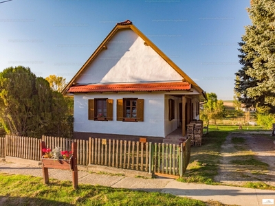 Eladó családi ház - Kalaznó, Fő utca