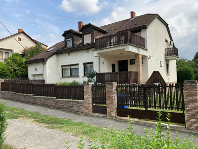 Eladó családi ház - Pápa, Zárda utca 10.