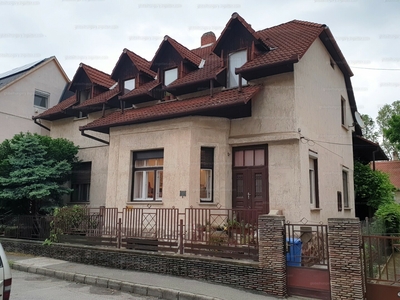 Eladó családi ház - Pécs, Lőcse utca 5.
