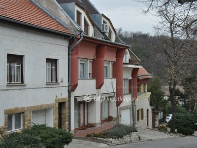 Eladó családi házban iroda - Pécs, Baranya megye