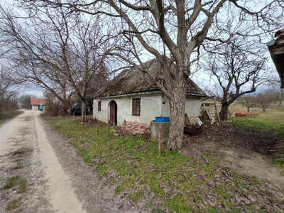 Eladó külterületi telek - Gyúró, Öreghegy