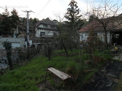 Eladó lakóövezeti telek - Pécs, Bálics