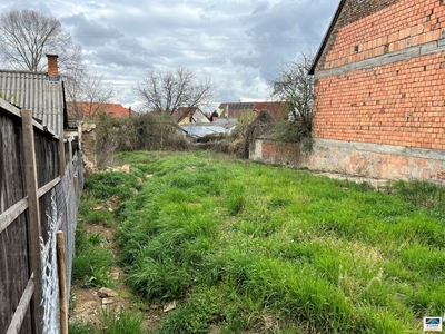 Eladó lakóövezeti telek - Szekszárd, Újváros