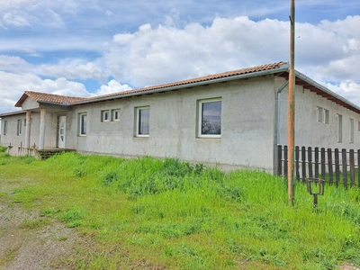 Eladó szálloda, hotel, panzió - Dunaföldvár, Tolna megye