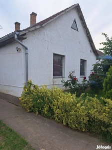Eladó tégla építésű családi ház Erdőtelken - Erdőtelek, Heves - Ház