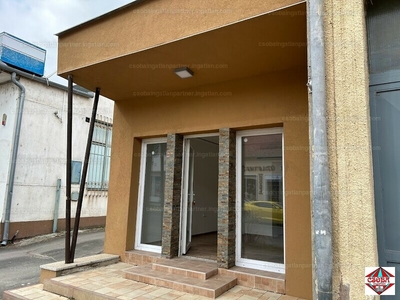 Eladó utcai bejáratos üzlethelyiség - Marcali, Petőfi utca