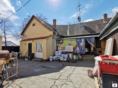 Eladó utcai bejáratos üzlethelyiség - Szeged, Alsóváros