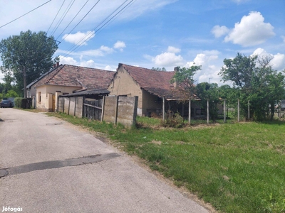 Felújítandó családi ház és gazdasági épület telekkel eladó - Pápa, Veszprém - Ház