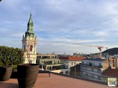 Kiadó tégla lakás - V. kerület, Szervita tér