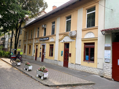 Kiadó utcai bejáratos üzlethelyiség - Szeged, Honvéd tér 5/B