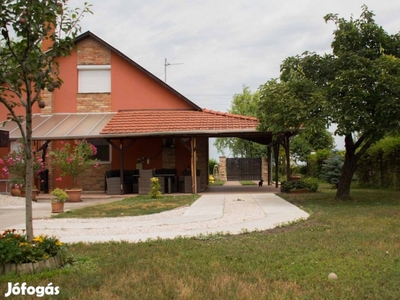 Szeged- Subasán nyaraló eladó