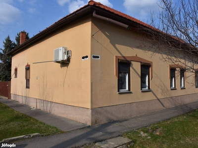 91+60 m2, két generációs családi ház a városközpontban eladó! - Törökszentmiklós, Jász-Nagykun-Szolnok - Ház