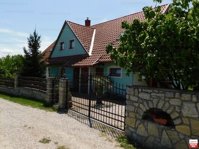 Eladó családi ház - Balatonfüred, Balatonarács